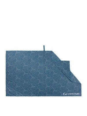 Kelioninis rankšluostis Lifeventure minkštas pluoštas, pagamintas iš perdirbtų medžiagų, geometric mėlynos spalvos.