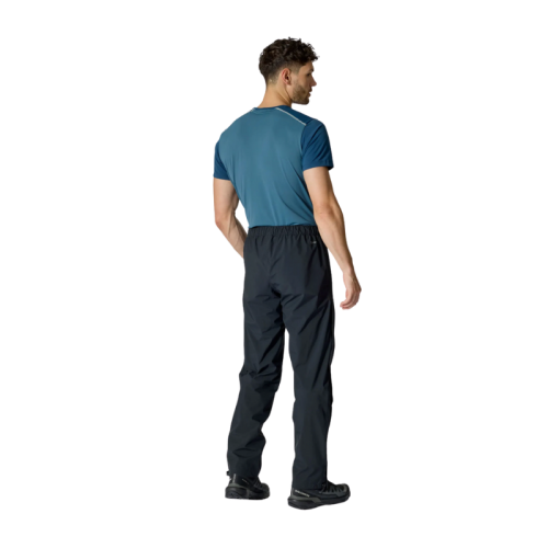 Vyriškos lietaus kelnės Rab Firewall Mountain Pants su vidutinio ilgio kojiniu pjovimu.