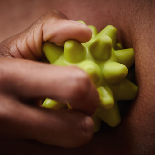 Masažinis kamuoliukas RumbleRoller Beastie Xtra Firm Massage Ball