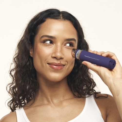 Veido priežiūros prietaisas TheraFace Depuffing Wand (violetinis)