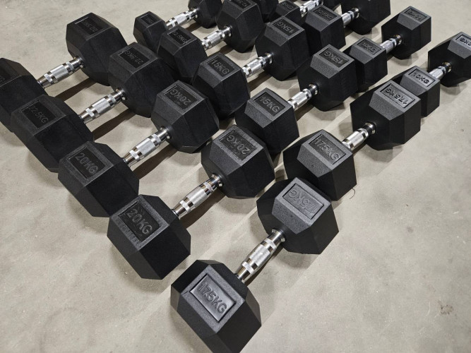 Jėgos rinkinys – Reguliuojamas suoliukas, 220 kg Hex hanteliai ir 3 eilių stovas